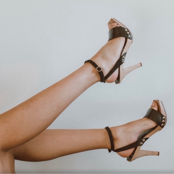 ⚡️LAST CHANCE⚡️ YSL | RARE Black Strappy Wooden Heels - Picture 2 of 12